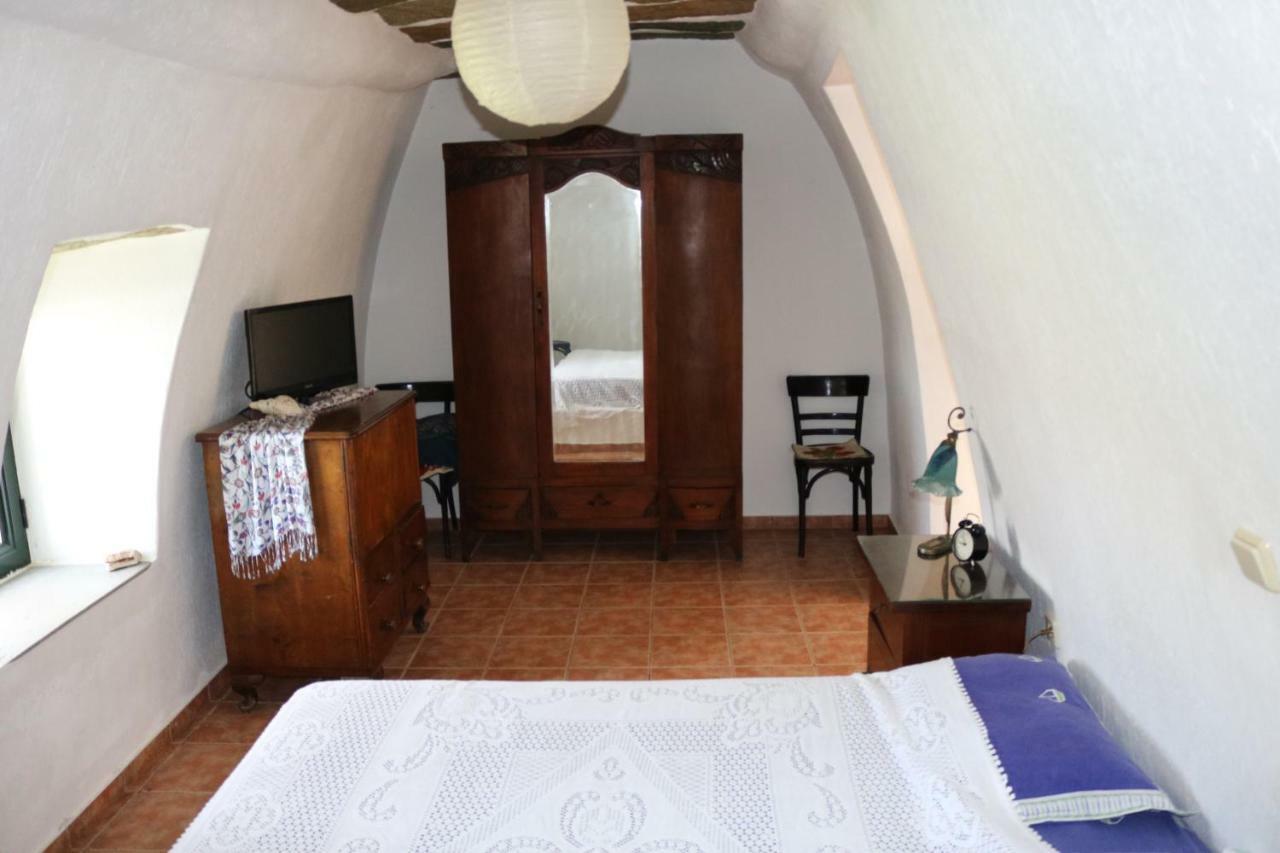 Avgoustis' Stone House Villa Otzias ภายนอก รูปภาพ